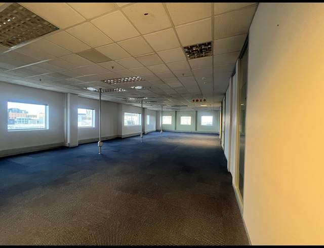 1,061M² OFFICE TO LET IN ROSEBANK